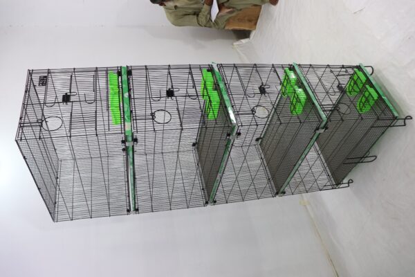 4 Portions Cage (18x30x18)in,